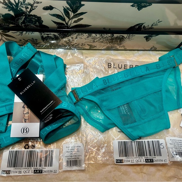 BLUEBELLA for Victoria’s Secret ~NWT, original packaging PLUS free VS bonus bag - Picture 6 of 6